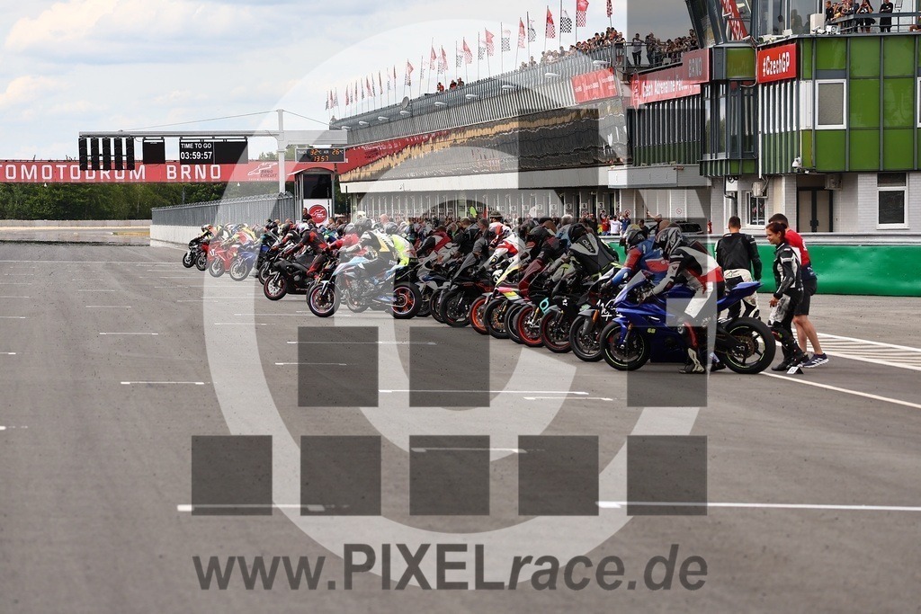 startendurance-20250830_07310 | Schöne Erinnerungen an spannende Momente - das festzuhalten ist unser Job. PIXELrace.de ist seit 2003 auf den Rennstrecken Europas unterwegs um die Action draußen beim Fahren und die wunderbare Stimmung imm Fahrerlager für euch einzufangen.