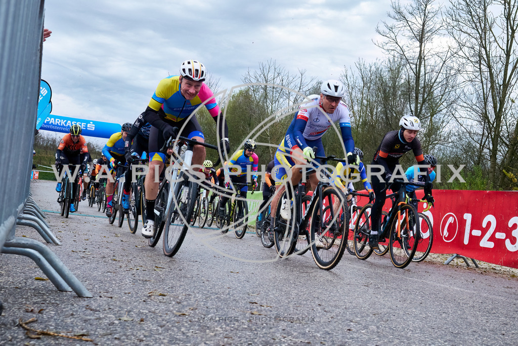 ..... | AUSTRIA, 24.11.24, 3.Radquerfeldein GP um das Sportzentrum Gunskirchen Image shows: Photo: Wapics / Michael Ring