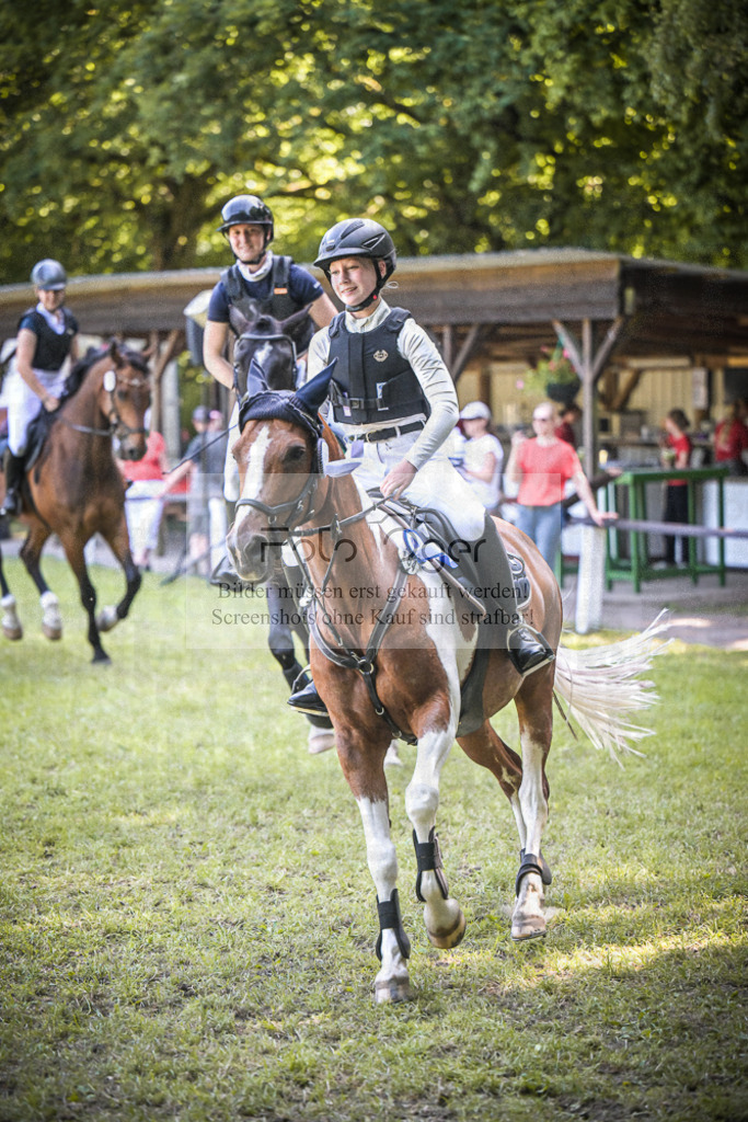 DOS_0775 | Entdecke hochwertige Reitturnierfotos von Foto Oger. Professionell, emotional und authentisch – jetzt Lieblingsmomente im Shop bestellen.Deutschlandweite Turnierfotografie. - Realisiert mit Pictrs.com