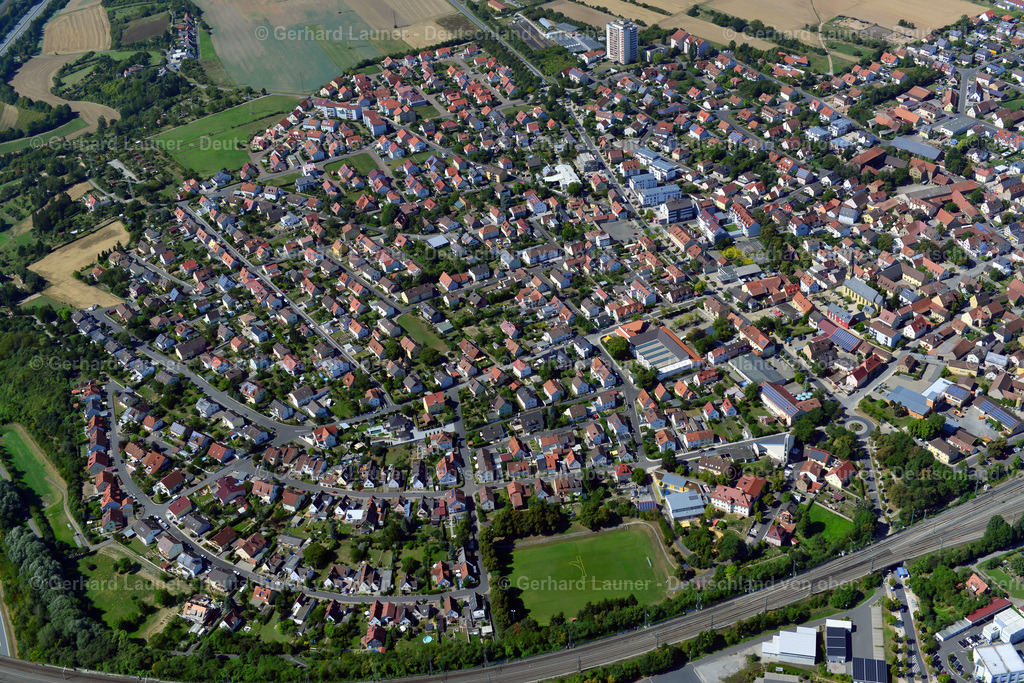 3650175 | ROTTENDORF 31.08.2016 Stadtzentrum im Innenstadtbereich  in Rottendorf im Bundesland Bayern, Deutschland // The city center in the downtown area  in Rottendorf in the state Bavaria, Germany Foto: Gerhard Launer