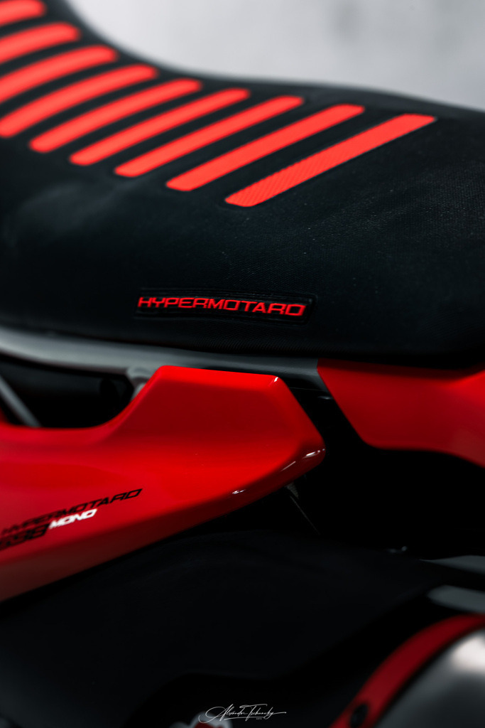 Hypermotard 698 Mono | Entdecken Sie die faszinierende Welt von Alexander Tschuncky Arts: Kreative Fotografie, atemberaubende Automobilkunst und hochwertiger Bilderdruck. Lassen Sie sich inspirieren! - Realisiert mit Pictrs.com