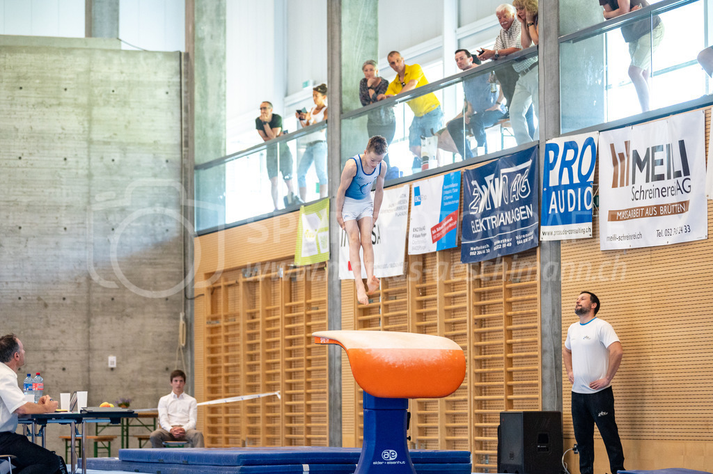 104. Zürcher Kunstturnertage Neftenbach - 14. May 2022 | 104. Zürcher Kunstturnertage Neftenbach
Turnhalle Ebni, Neftenbach
Programm 5 (P5)
Bild: Sportfotografie Markus Aeschimann | www.markus-aeschimann.ch - Realisiert mit Pictrs.com