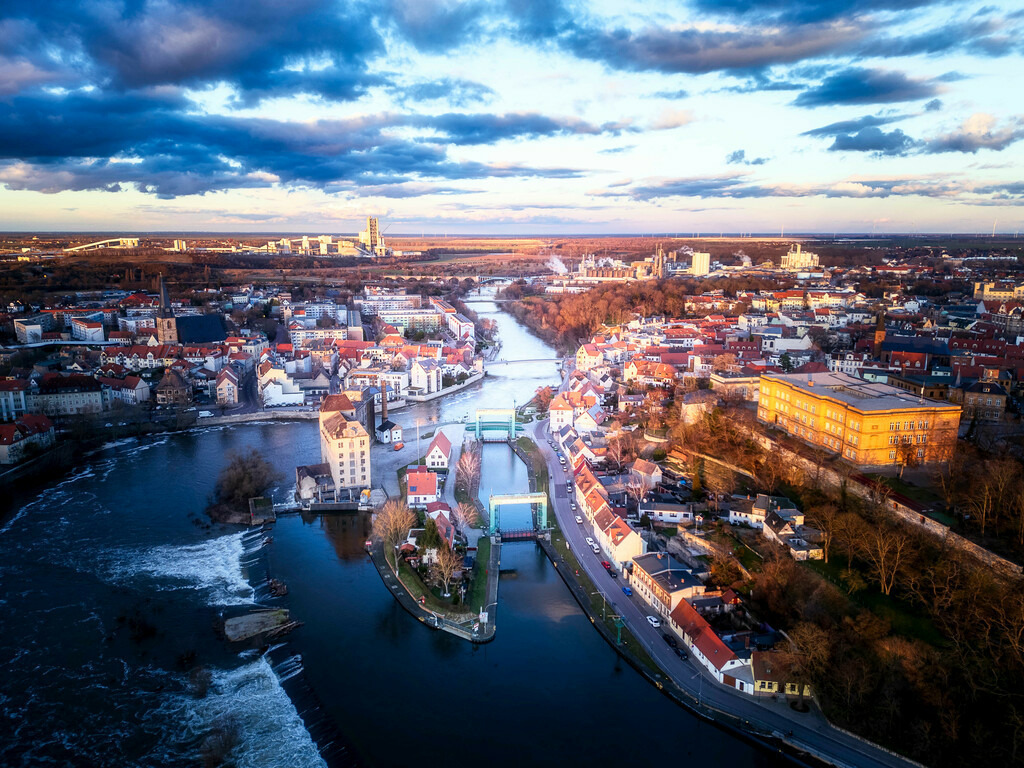 Bernburg und die Saale | Wir machen aus Ihren Bildern Erinnerungen für die Ewigkeit | Hochwertige Fotografien für Ihr zu Hause. - Realisiert mit Pictrs.com