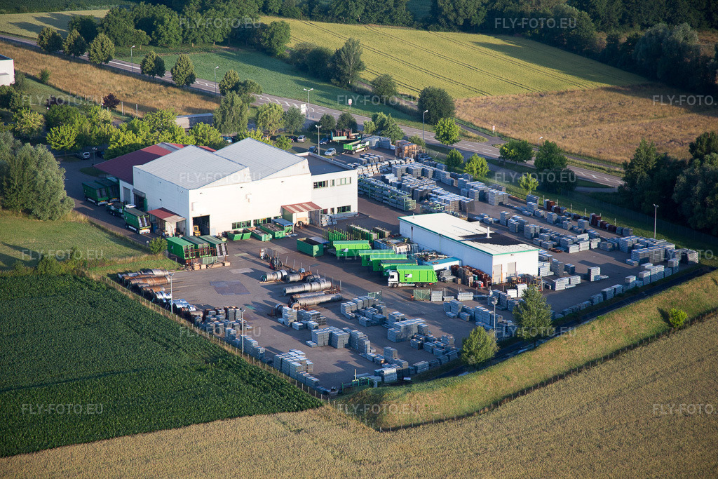 Vue aérienne: Vue de la ville à Scheibenhard dans le département Bas Rhin, France. Photo: IMG_082899.jpg prise le 26/06/2015 par Werner Riehm/FLY-FOTO.euRésolution de l'original: 5472 x 3648 px