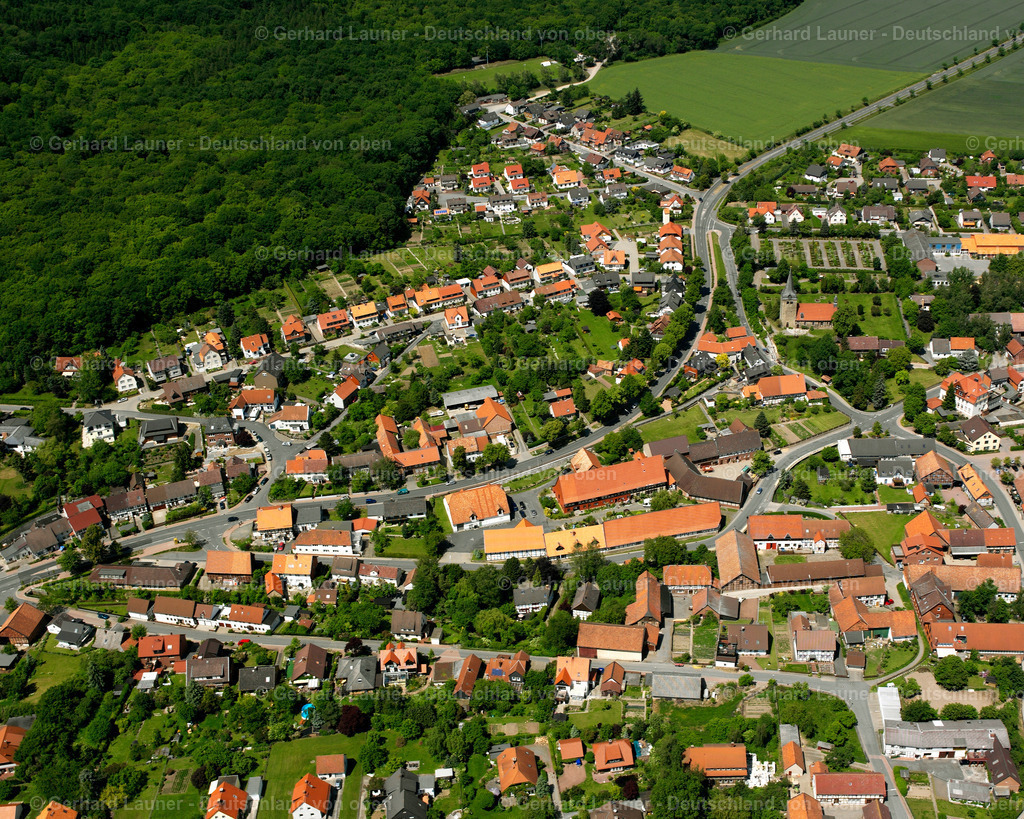 2638319 | IMMENRODE 06.08.2006 Wohngebiet der Mehrfamilienhaussiedlung  in Immenrode im Bundesland Niedersachsen, Deutschland // Residential area of the multi-family house settlement  in Immenrode in the state Lower Saxony, Germany Foto: Gerhard Launer