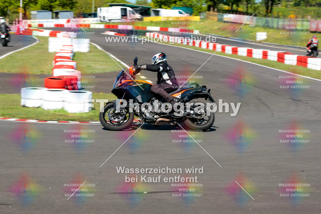 Moto-TeamOBK-21605 | Hier findet Ihr Bilder von Touristenfahrten auf der Nürburgring Nordschleife oder von anderen Veranstaltungen die ich besucht habe. Viel Spass beim Durch Schauen 