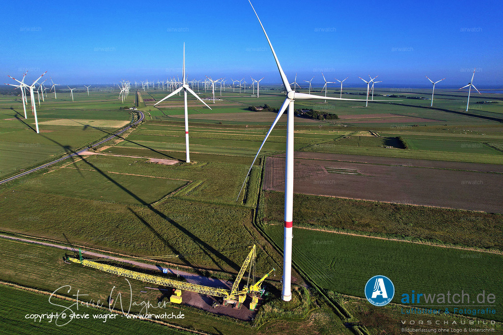 Langenhorner Alter Deich - Windpark - Luftbild | Entdecken Sie atemberaubende Luftbilder und Fotografien auf airwatch.de - Tauchen Sie ein in eine Welt voller faszinierender Aufnahmen aus der Vogelperspektive.
