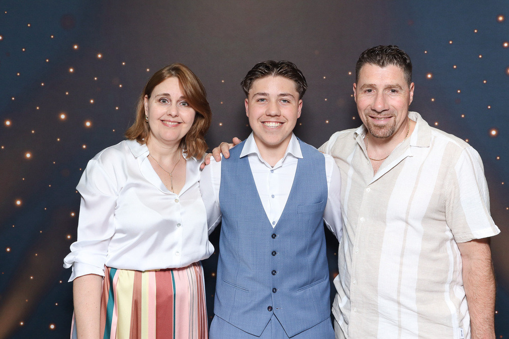 ZD260628112736-4 | Fotoshop von zweidimensional Fotografie. Ihr Fotograf im Aargau. Abzüge von Ihrem Fotobox Event bestellen.Abzüge von Ihrem Hochzeit bestellen.Abzüge von Ihrem Schulfotograf bestellen.