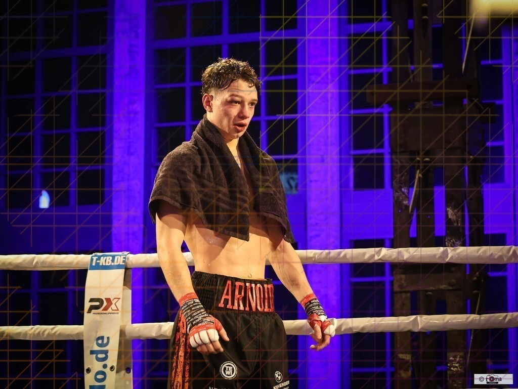 Domenik Arnold erster WM KAmpf 02 2026 tomafocus TB00159 | professionelle Sport- und Eventfotografie von Tomafocus – dynamische Bilder, emotionale Momente und hochwertige Aufnahmen für jeden Anlass. - Realisiert mit Pictrs.com