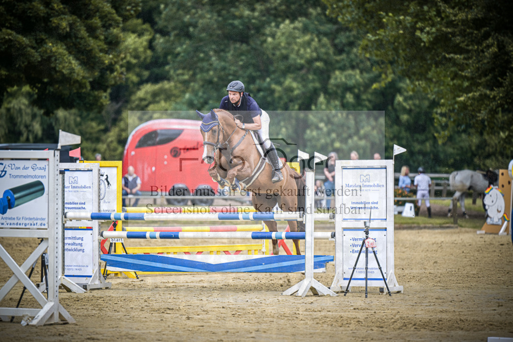 DOS_6679 | Entdecke hochwertige Reitturnierfotos von Foto Oger. Professionell, emotional und authentisch – jetzt Lieblingsmomente im Shop bestellen.Deutschlandweite Turnierfotografie. - Realisiert mit Pictrs.com