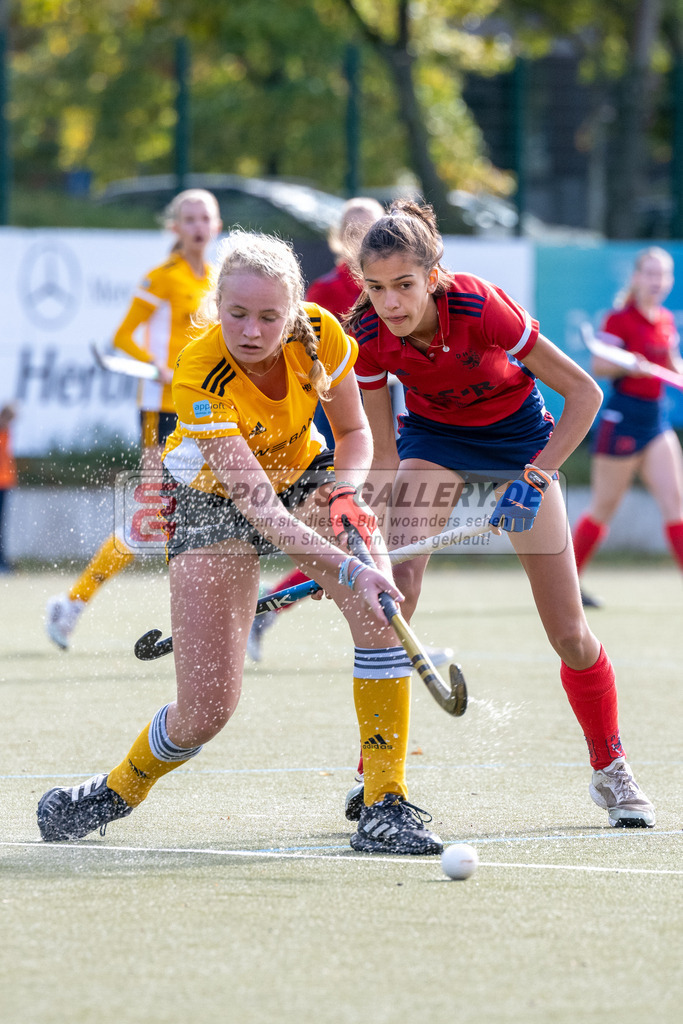 SFE_20231021_0087 | Deutsche Meisterschaft Weibliche U16 Halbfinale Düsseldorfer HC - Harvestehuder THC am 21.10.2023 in Köln (Düsseldorfer Hockeyclub 1905 e.V.), Photo: Stephan Fehrmann 2023 (Sports-Gallery)