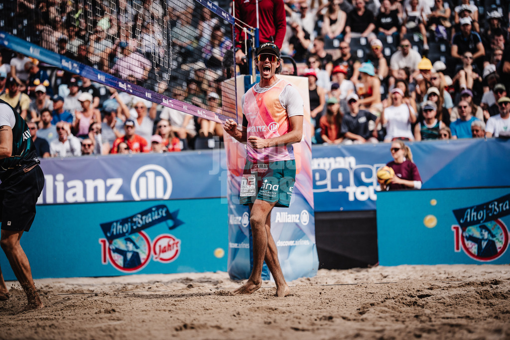 Beachvolleyball | Männer | Deutsche Meisterschaften 2025 Timmendorfer Strand | 05.09.2025 | Niklas Held jubelt