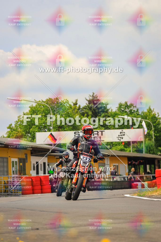 _DSK2431 | Hier findet Ihr Bilder von Touristenfahrten auf der Nürburgring Nordschleife oder von anderen Veranstaltungen die ich besucht habe. Viel Spass beim Durch Schauen 