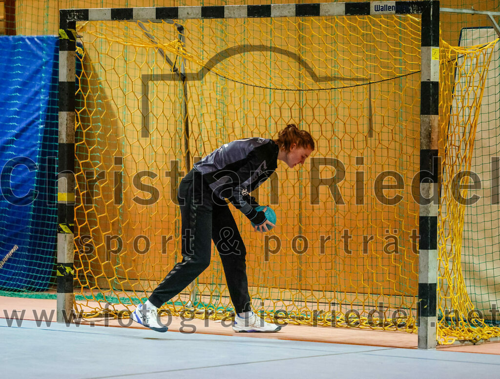 2023-11-11_032_SpVgg_Altenerding_gegen_TSV_Simbach_II | Erding, Deutschland, 11.11.2023:
Handball, Bezirksliga Frauen Altbayern 2023 / 2024, 5. Spieltag, SpVgg Altenerding II gegen TSV Simbach II, Endergebnis: 31:28

Torfrau Sonja Brandmeier (TSV Simbach, #32)

Foto: Christian Riedel / fotografie-riedel.net