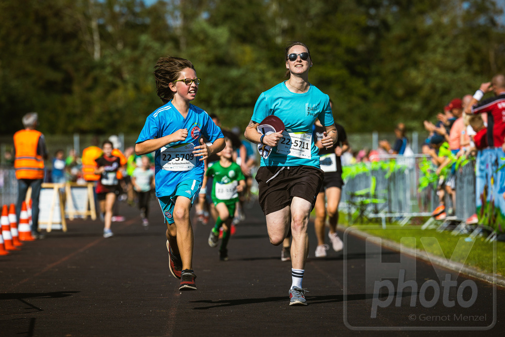 16. Hoywoj-CityLauf im Sportforum Hoyerswerda - 16.09.2023 | 555m Wohnungsgesellschaft-Familien-Flitzer-Lauf - Realisiert mit Pictrs.com