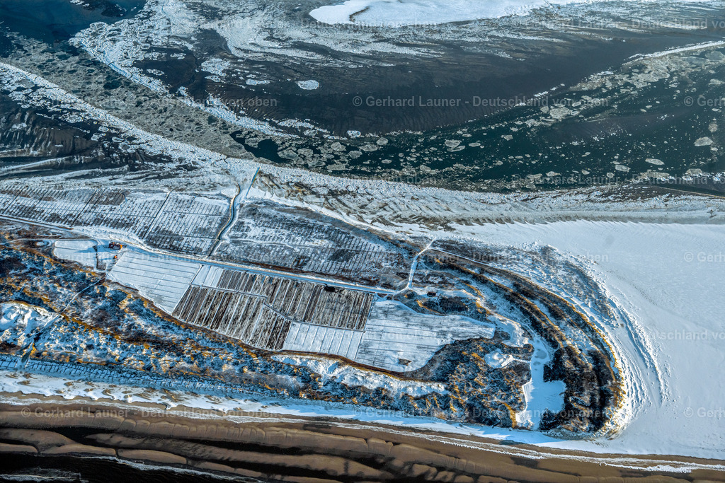 4044157 | JUIST 13.02.2021 Winterlich schneebedeckte Küstenbereich am Westende der Nordsee - Insel Juist im Bundesland Niedersachsen, Deutschland. // Wintry snow-covered coastal area at the western end of the North Sea - the island of Juist in the state of Lower Saxony, Germany. Foto: Gerhard Launer