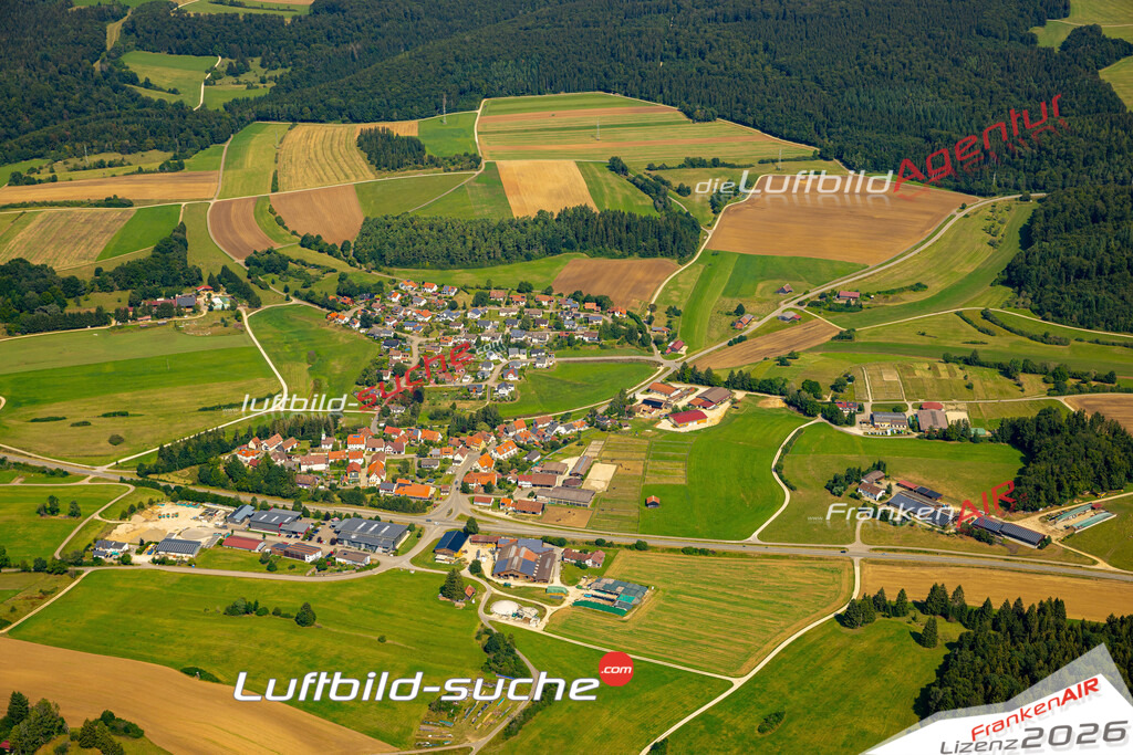 Das Luftbild zeigt : Steingebronn Gomadingen - Die Luftaufnahme wurde 2024 vom UL-Flugzeug aus erstellt ( keine Drohne ) - Hochauflösende Luftaufnahme - Für grossformatige Ausdrucke geeignet. Die Geschenkidee !Mit Lizenz und Bildrechte bestellbar