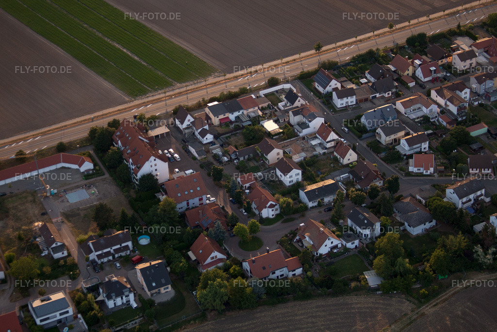 Luftbild: Uhlandstraße im Ortsteil Roxheim in Bobenheim-Roxheim im Bundesland Rheinland-Pfalz in Deutschland. Foto: IMG_69200.jpg vom 24.06.2014 durch Werner Riehm/FLY-FOTO.de
