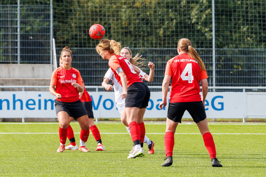 FCHHÜT_251003_5943 | 1.FC Heidenheim 1846 II vs. TSV Hüttlingen, Fußball, Frauen, Bezirkspokal, 2025/2026, 1.Runde, 03.10.2025 in Mergelstetten, Sportplatz 2(Foto: Michael Bulling) - Realisiert mit Pictrs.com