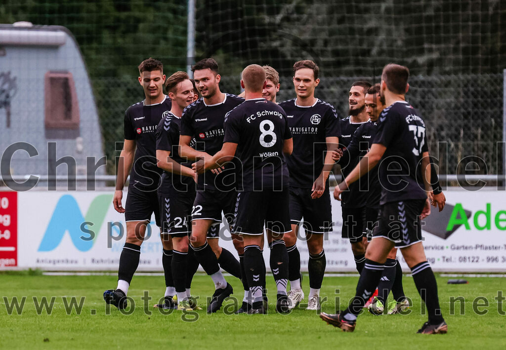 2023-08-09_055_FC_Schwaig_gegen_TuS_Geretsried | Deutschland, 09.08.2023:
Fußball, Landesliga Südost 2023 / 2024, 5. Spieltag, FC Schwaig gegen TuS Geretsried, Endergebnis: 4:1

Jubel nach dem Tor zum 1:0 durch Tobias Jell (FC Schwaig, #2)
Raffael Ascher (FC Schwaig, #9), Leon Roth (FC Schwaig, #21), Daniel Fichtlscherer (FC Schwaig, #22), Nils Wölken (FC Schwaig, #8)

Foto: Christian Riedel / fotografie-riedel.net