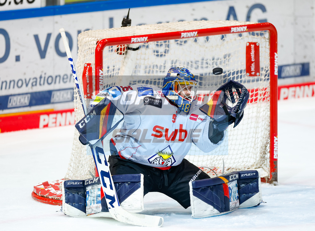 Iserlohn Roosters - Fischtown Pinguins Bremerhaven | Niklas Stefan Svedberg #35 (Pinguins Bremerhaven)
DEL: Iserlohn Roosters - Fischtown Pinguins Bremerhaven - Realisiert mit Pictrs.com