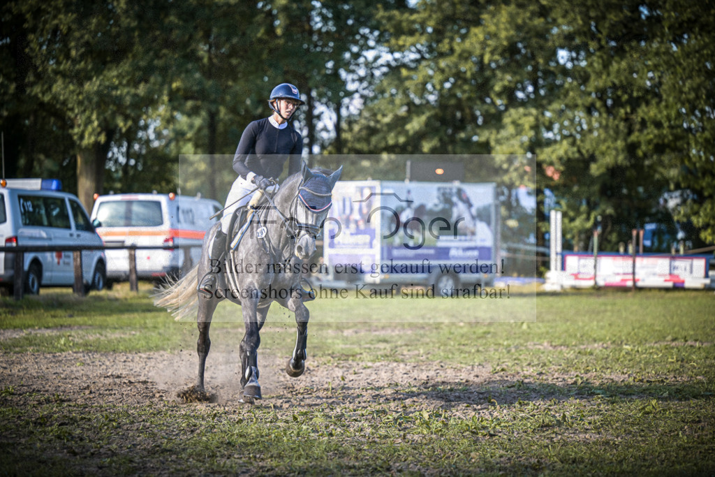 DOS_0737 | Entdecke hochwertige Reitturnierfotos von Foto Oger. Professionell, emotional und authentisch – jetzt Lieblingsmomente im Shop bestellen.Deutschlandweite Turnierfotografie. - Realisiert mit Pictrs.com