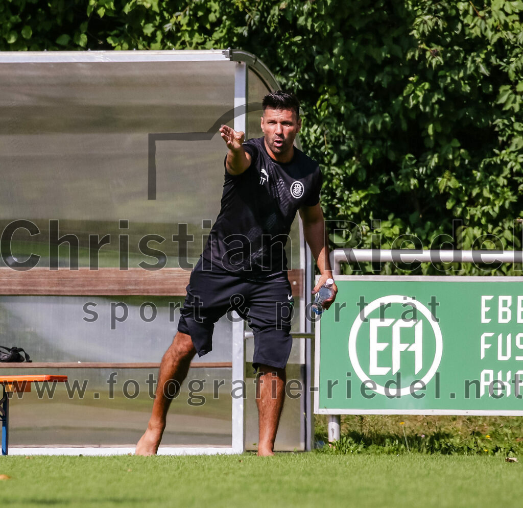 2023-08-26_031_TSV_Ebersberg_gegen_TSV_Oberpframmern | Ebersberg, Deutschland, 26.08.2023:
Fußball, Kreisliga 2023 / 2024, 2. Spieltag, TSV 1877 Ebersberg gegen TSV Oberpframmern, Endergebnis: 5:1

Trainer Timur Tepedelen (TSV 1877 Ebersberg)

Foto: Christian Riedel / fotografie-riedel.net