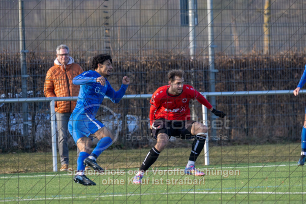 20260124_152324_0576 | #,1.Göppinger SV (rot) vs. Calcio Leinfelden-Echterdingen (blau), Fußball, Freundschaftsspiel, wfv, Saison 2025/2026, Kunstrasenplatz Nord, Hohenstaufenstr. 116, 73033 Göppingen, 24.01.2026 - 14:00 Uhr,Foto: PhotoPeet-Sportfotografie/Peter Harich