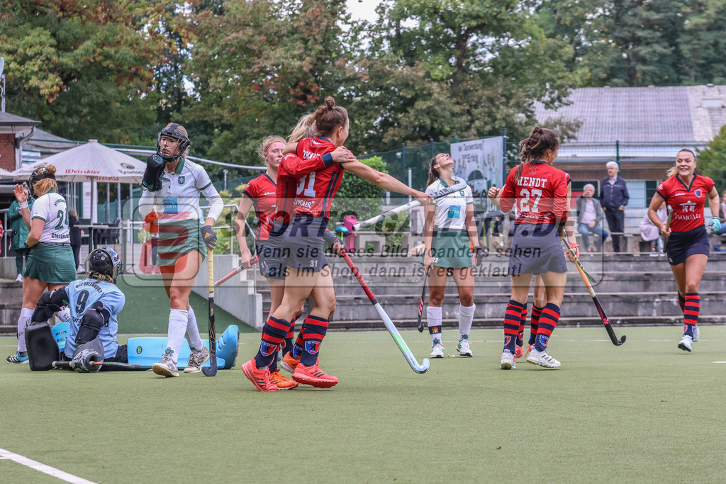 MJ_2022-09-25_HTCU-BHC-33 | Solvej Althof (Berliner HC #40), Viola Scharf (Berliner HC #31) &amp; Stefanie Wendt (Berliner HC #27), Uhlenhorst Mülheim - Berliner HC am 25.9.2022 im Waldstadion, Mülheim a. d. Ruhr