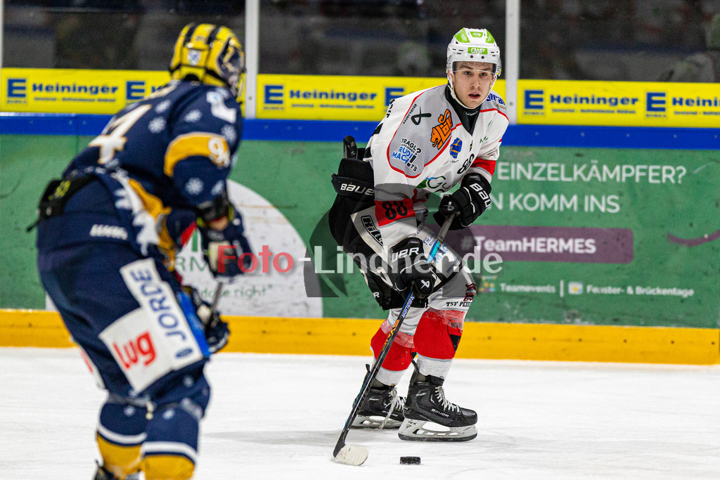 TSV Peißenberg Miners vs ESC River Rats Geretsried | Eishockey Bayernliga 2023/2024, TSV Peißenberg Miners vs ESC River Rats Geretsried,
Zackary BROSS (Miners 88) in Aktion,
2023-12-26 in Geretsried (Eisstadion)
88 Zackary BROSS (Miners 88)
Copyright: WolfgangxLindner foto-lindner.de