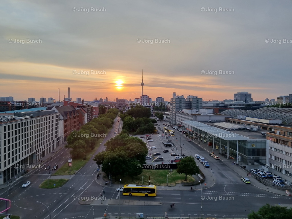 Fernsehturm Berlin-Ostbahnhof | Dieser Shop bietet Fotos und Videos aus den Bereichen Fallschirmspringen, Landschaft und Luftbild - Realizzato con Pictrs.com