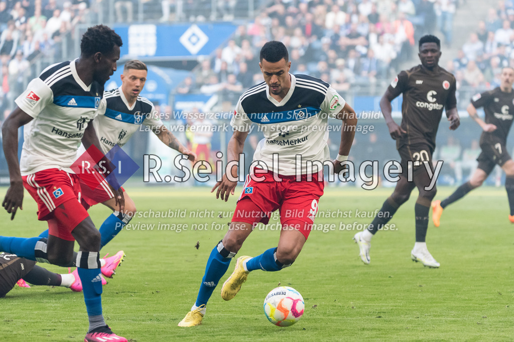 Fußball, Saison 2022/23, 2. Bundesliga, Hamburger SV - FC St. Pauli, Volksparkstadion (Hamburg), 21.04.2023, 29. Spieltag | Robert Glatzel (#9, HSV)