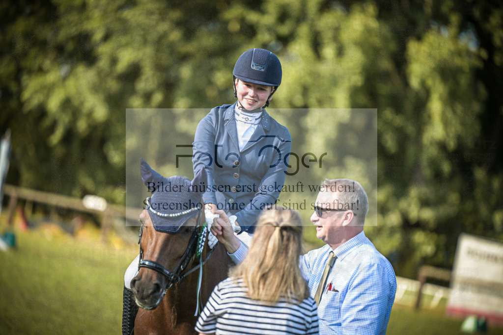 DOS_0066 | Entdecke hochwertige Reitturnierfotos von Foto Oger. Professionell, emotional und authentisch – jetzt Lieblingsmomente im Shop bestellen.Deutschlandweite Turnierfotografie. - Realisiert mit Pictrs.com
