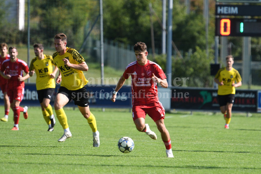 TSV Seebach : FC Amberg | Lukas Semmler (TSV Seebach) leitet mit seinem Treffer zum 1:0 den Erfolg ein. - Realisiert mit Pictrs.com