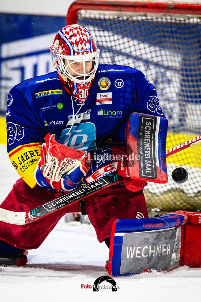 Achtelfinale Spiel 2 EC Peiting vs ESC Essen Moskitos | Eishockey Oberliga Süd Playoffs 2023/2024, Achtelfinale Spiel 2 EC Peiting vs ESC Essen Moskitos, 20240305,
Konrad FIEDLER (ECP Goali 30) in Aktion,
2024-03-05 in Peiting (Eisstadion)
30 Konrad FIEDLER (ECP Goali 30)
Copyright: WolfgangxLindner foto-lindner.de