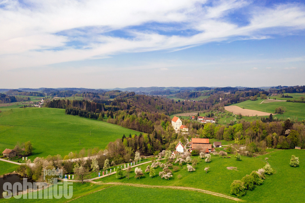 PS-Schloss-Achberg-2026-03 | Entdecke die größte Bildgalerie der Region mit Fotografien aus dem Allgäu, der Bodenseeregion, Oberschwaben, dem Donautal und der Schwäbischen Alb. Landschaften, Luftaufnahmen und Reisefotografie als Wandbild und Fotokunst. - Realisiert mit Pictrs.com