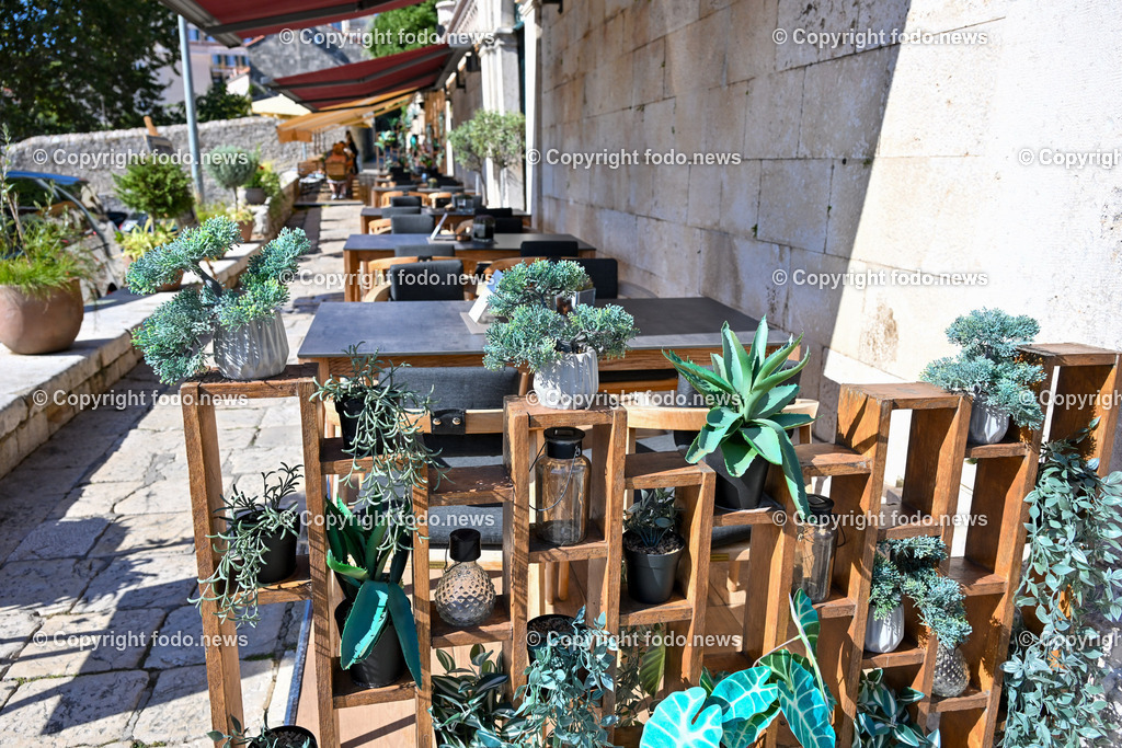 Kroatien_ Dubrovnik_ 11.10.2023-242 | 11.10.2023, Kroatien, HRV, Dubrovnik im Bild Gastronomie, Tourismus, Touristen, Sehenswuerdigkeiten, Stadtansichten



eine Stadt im suedlichen Kroatien an der Adriakueste in der Gespannschaft Dubrovnik-Nereveta. Die Altstadt wurde im Jahr 1979 von der UNESCO in die Liste des Weltkulturerbes aufgenommen.