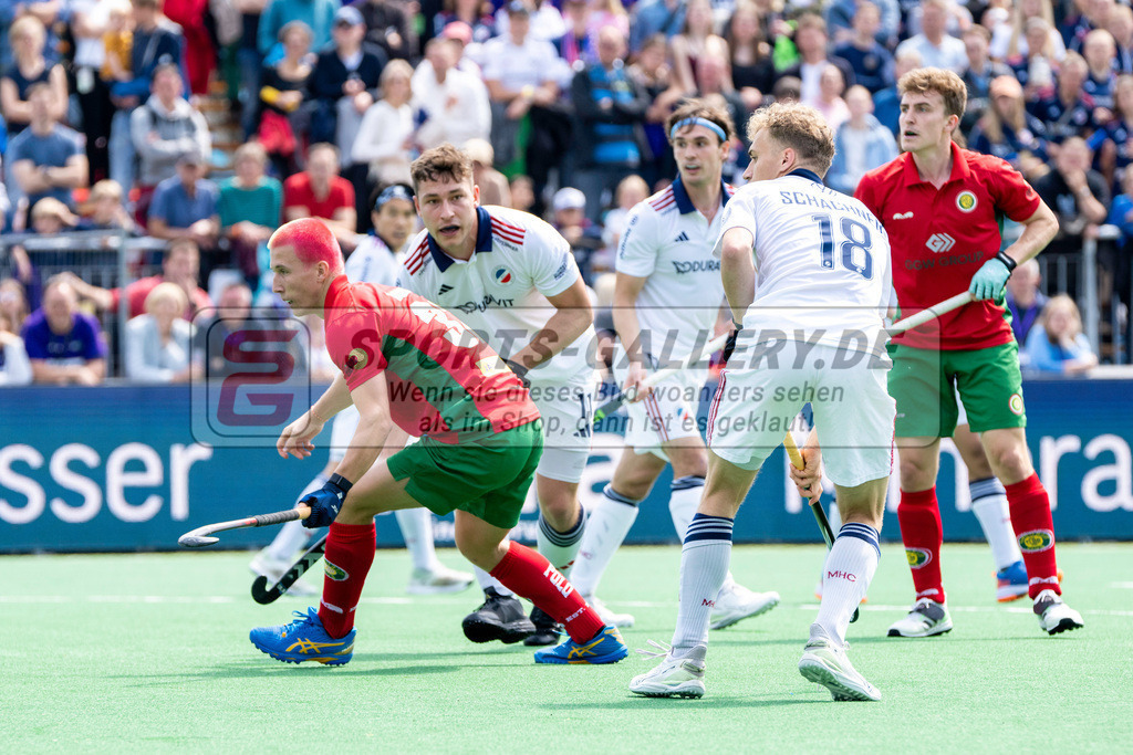Final4_20240519-1428-0046 | Bonn, Deutschland, 19.05.2024: Mario Schachner (Mannheimer HC), Georger Baker (Hamburger Polo Club) in Aktion waehrend des Spiels der Deutsche Feldhockey-Meisterschaften 2024 zwischen Final 4 Herren Finale Mannheimer HC - Hamburger Polo Club im Bonner THV am 19.05.2024 in Bonn, Deutschland. (Foto von Stephan Fehrmann)

Bonn, Germany, 19.05.2024: Mario Schachner (Mannheimer HC), Georger Baker (Hamburger Polo Club) in action during the game of Deutsche Feldhockey-Meisterschaften 2024 between Final 4 Herren Finale Mannheimer HC - Hamburger Polo Club in Bonner THV at 19.05.2024 in Bonn, Deutschland. (Foto from Stephan Fehrmann)