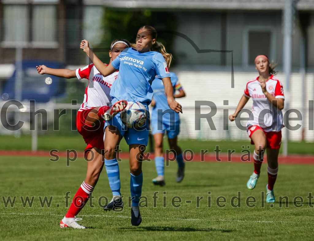 2023-09-09_089_FC_Bayern_Muenchen_gegen_SC_Freiburg | Aschheim, Deutschland, 09.09.2023:
Fußball, B-Juniorinnen-Bundesliga Süd 2023 / 2024, 1. Spieltag, FC Bayern München gegen SC Freiburg, Endergebnis: 4:0

Foto: Christian Riedel / fotografie-riedel.net