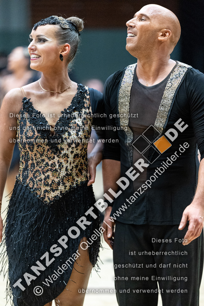 20240406-13382 | Hier finden Sie Tanz Bilder vom Latein und Standard Formationen tanzen. Sportbilder vom Tanzsport. Schöne Fotos und von Weltmeisterschaft, Europameisterschaft, Bundesliga, Regionalliga, Oberliga und Landesliga sowie von GOC Stuttgart, DanceComp, WM Bremen