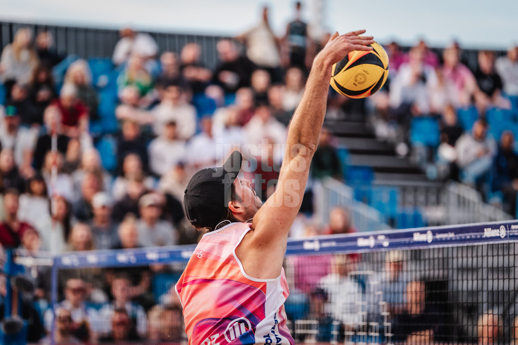 Beachvolleyball | Frauen | Allianz German Beach Tour 2025 | Tourstop Hamburg | 30.05.2025 | Niklas Held beim Angriff