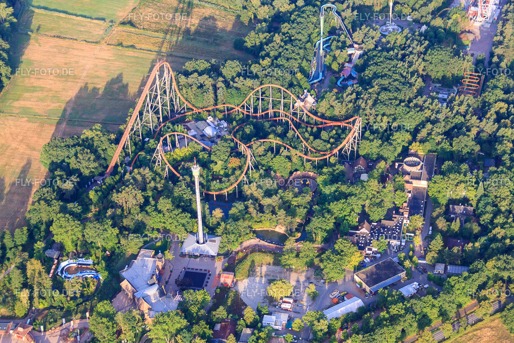 Holiday-Park am frühen Morgen https://www.holidaypark.de/ | Luftbild: Holiday-Park am frühen Morgen https://www.holidaypark.de/ in Haßloch im Bundesland Rheinland-Pfalz in Deutschland. Foto: IMG_69603.jpg vom 04.07.2014 durch Werner Riehm/FLY-FOTO.de - Realisiert mit Pictrs.com