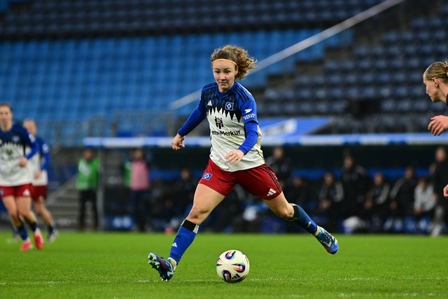 Fußball I Frauen I Saison 2025-2026 I Bundesliga I 10. Spieltag I Hamburger SV - 1. FC Nürnberg I 48751 | Melanie Brunnthaler (11, Hamburger SV) - Realisiert mit Pictrs.com