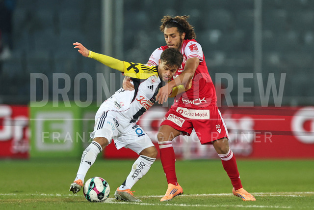 Austrian Bundesliga: Grazer AK 1902 vs LASK | GRAZ, AUSTRIA, 13.DEC.25 - SOCCER - ADMIRAL Bundesliga, Grazer AK 1902 vs LASK. The image shows Sascha Horvath (Lask) and Ramiz Harakate (GAK).