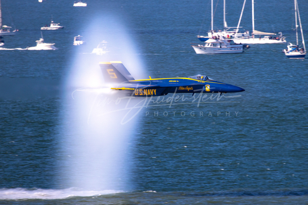 052 | Buy high-quality aviation and travel photography prints by professional photographer Timo Breidenstein. Authentic images, professionally printed, worldwide shipping. - Realisiert mit Pictrs.com