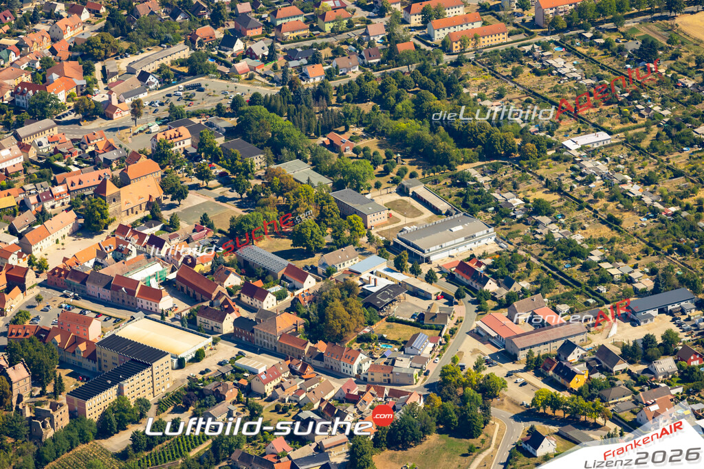 Das Luftbild der Stadt Nebra wurde 2022 vom Flugzeug heraus erstellt (keine Drohnen-Aufnahmen) Aufnahmehöhe ca.450 Meter- hohe Bildauflösung und Druck-Qualität. Garantiert!