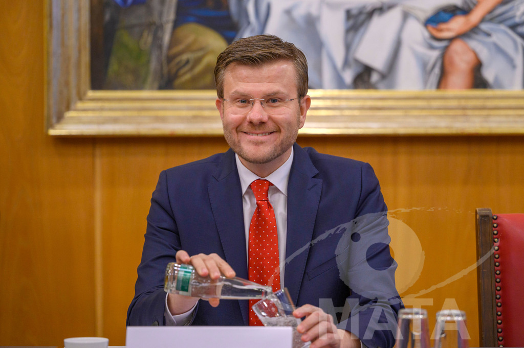 _DWI1387 | MATA IndoCon - Realisiert mit Pictrs.com