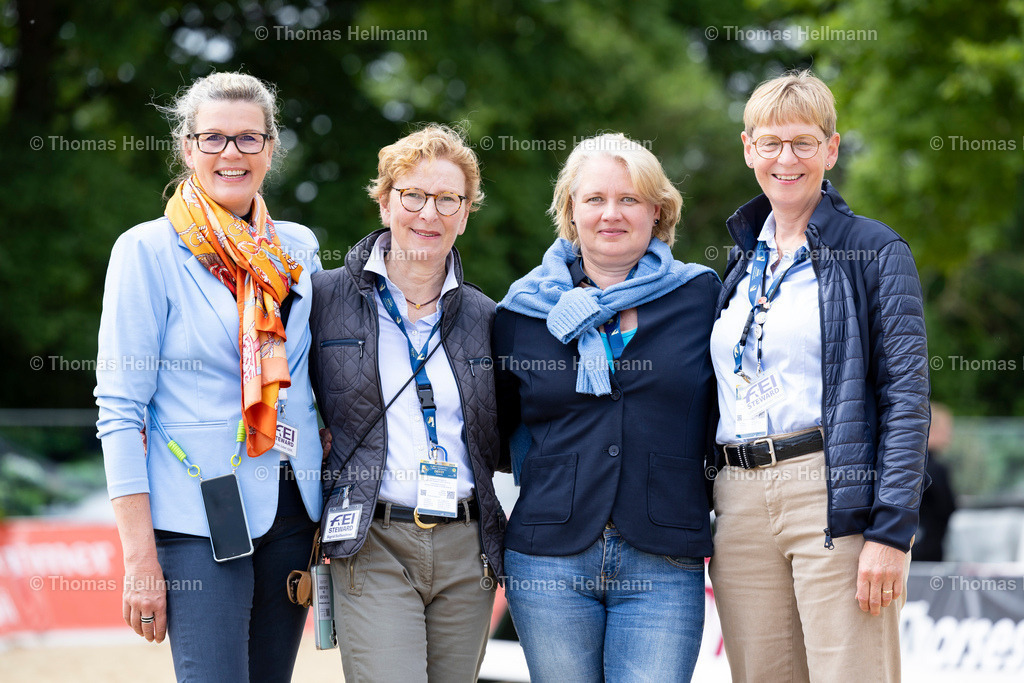 TH_Stewards_29214 | Al Shiraàa Deutsches Spring- und Dressur-Derby 2025 am 30.05.25 in Hamburg, Thomas Hellmann, Stewards