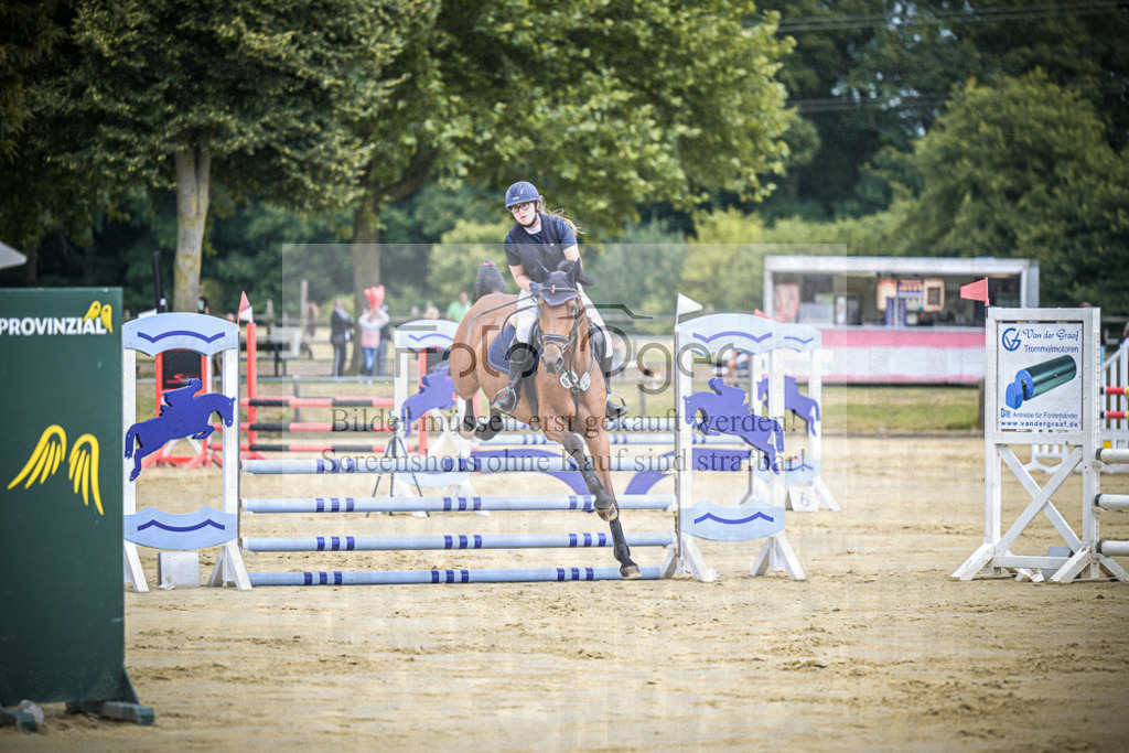 DOS_7140 | Entdecke hochwertige Reitturnierfotos von Foto Oger. Professionell, emotional und authentisch – jetzt Lieblingsmomente im Shop bestellen.Deutschlandweite Turnierfotografie. - Realisiert mit Pictrs.com