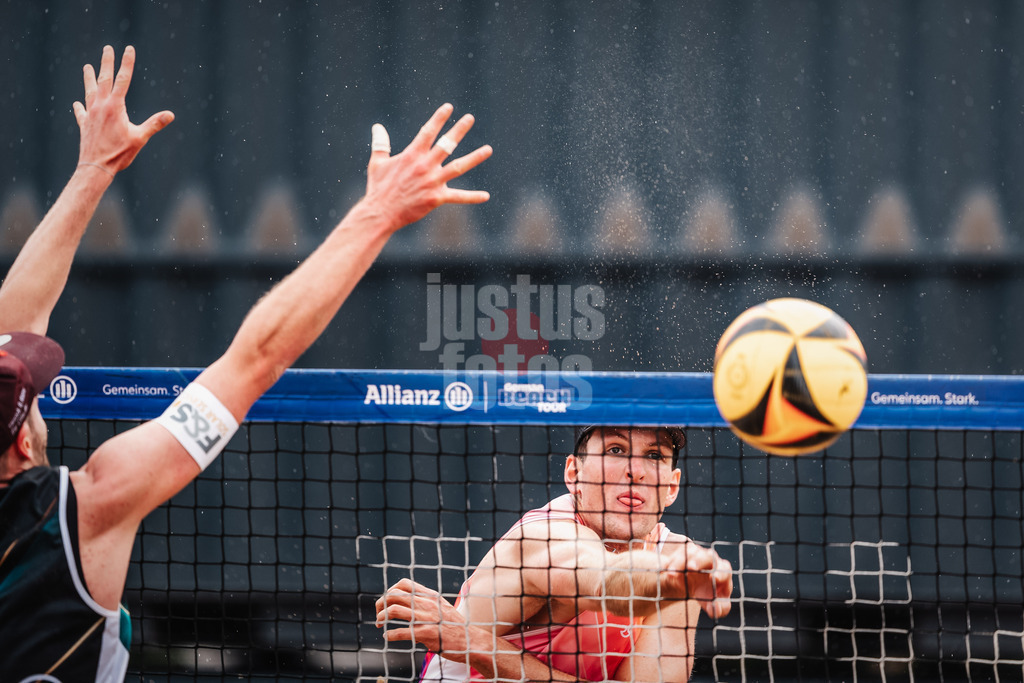 Beachvolleyball | Männer | Allianz German Beach Tour 2025 | Tourstop Hamburg | 29.05.2025 | Tristan Fröbel beim Angriff